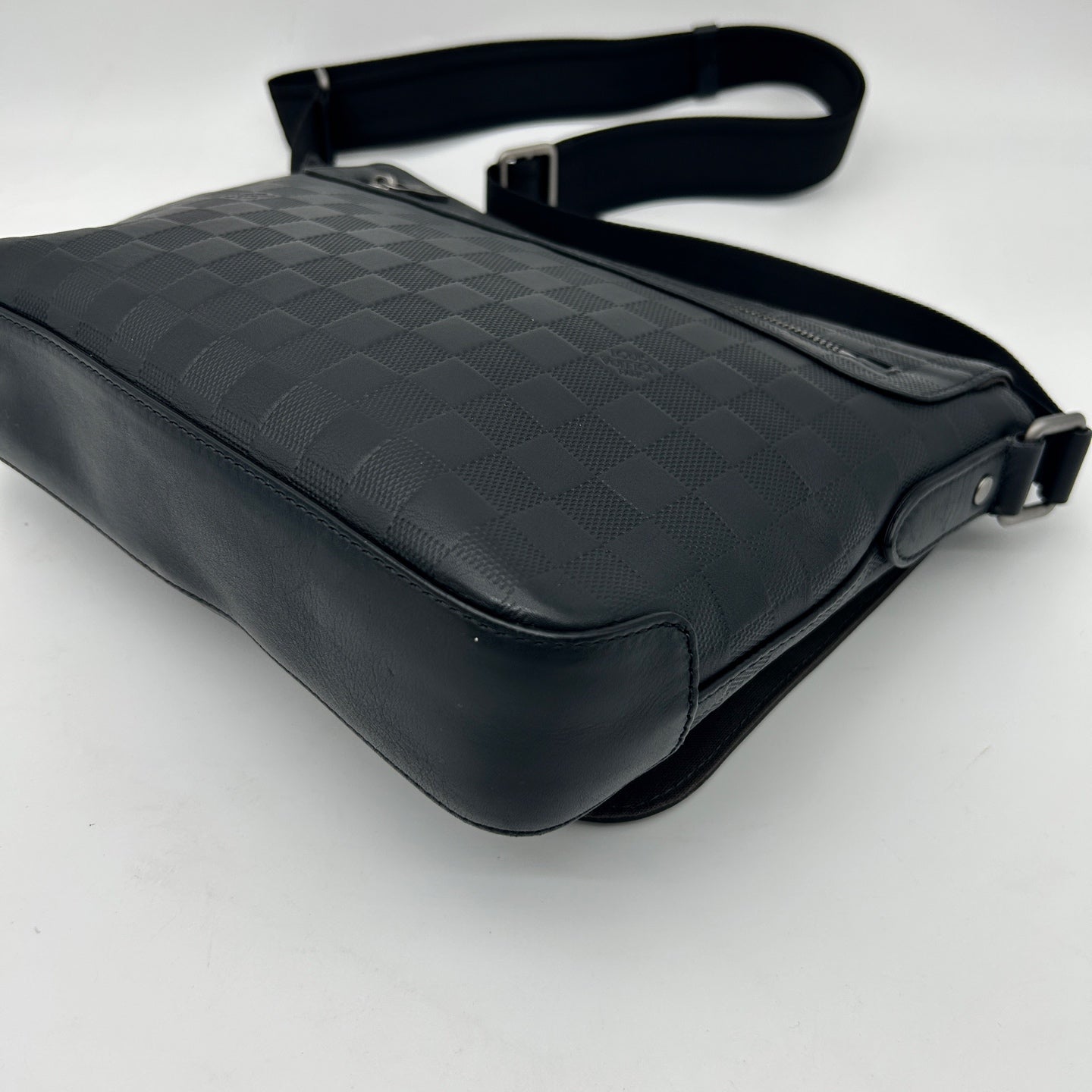 Louis Vuitton Black Damier Infini Leather Messenger Bag [Used]