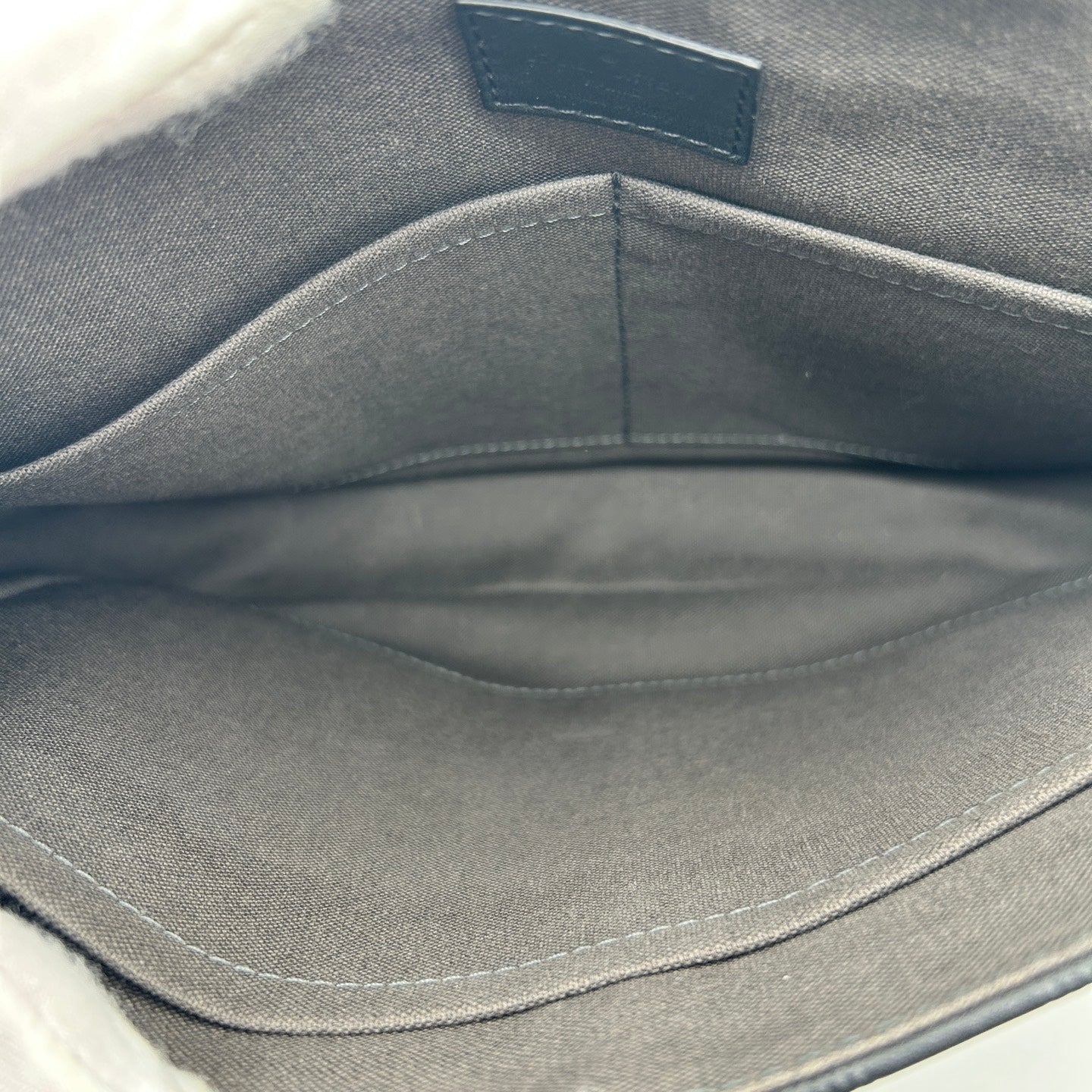 Louis Vuitton Black Damier Infini Leather Messenger Bag [Used]