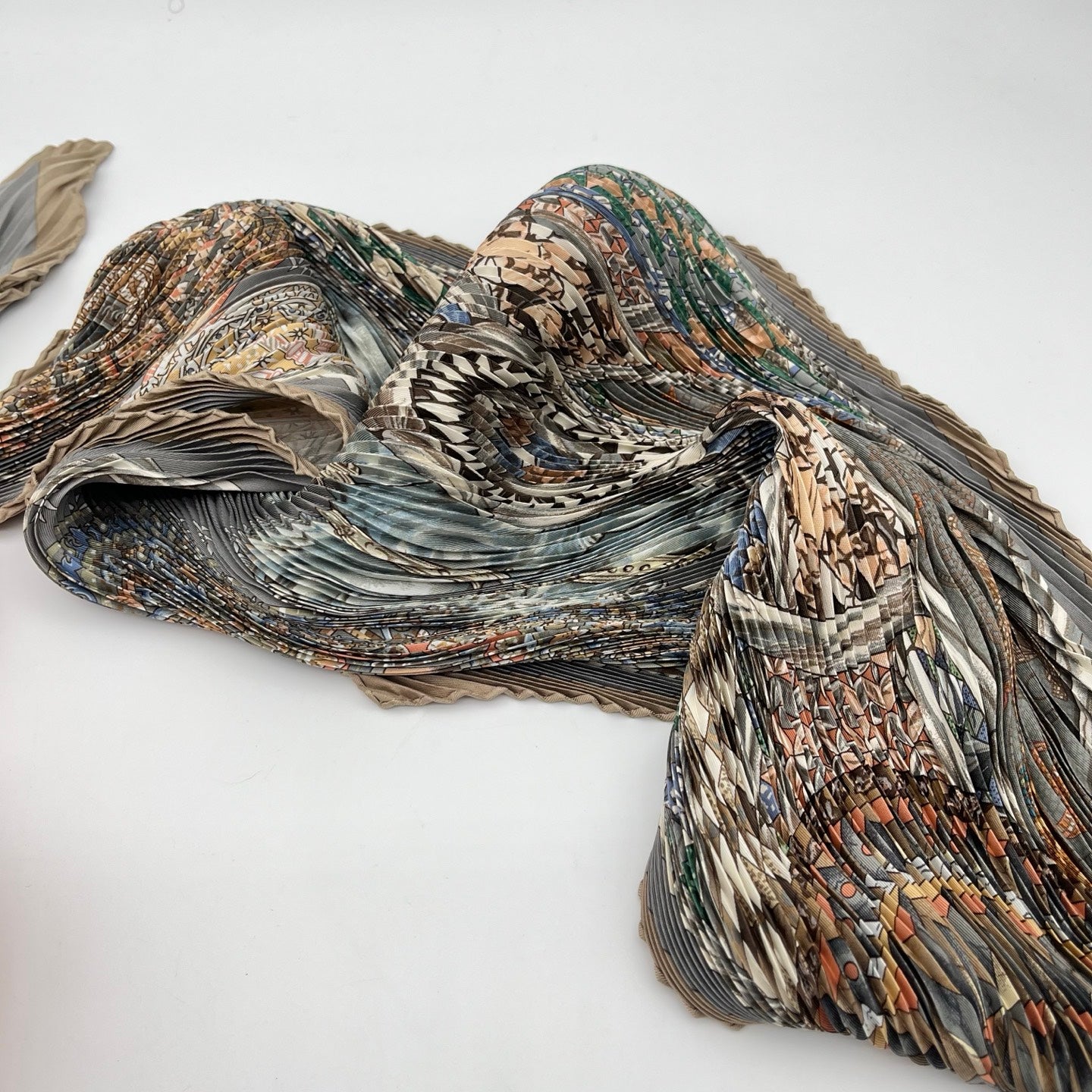 Hermès Les Chevaux des Moghôls Pleated Silk Scarf Approx [Used]