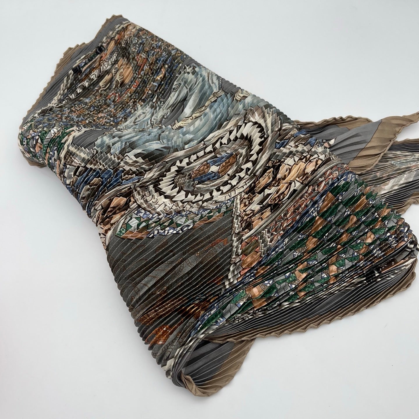 Hermès Les Chevaux des Moghôls Pleated Silk Scarf Approx [Used]