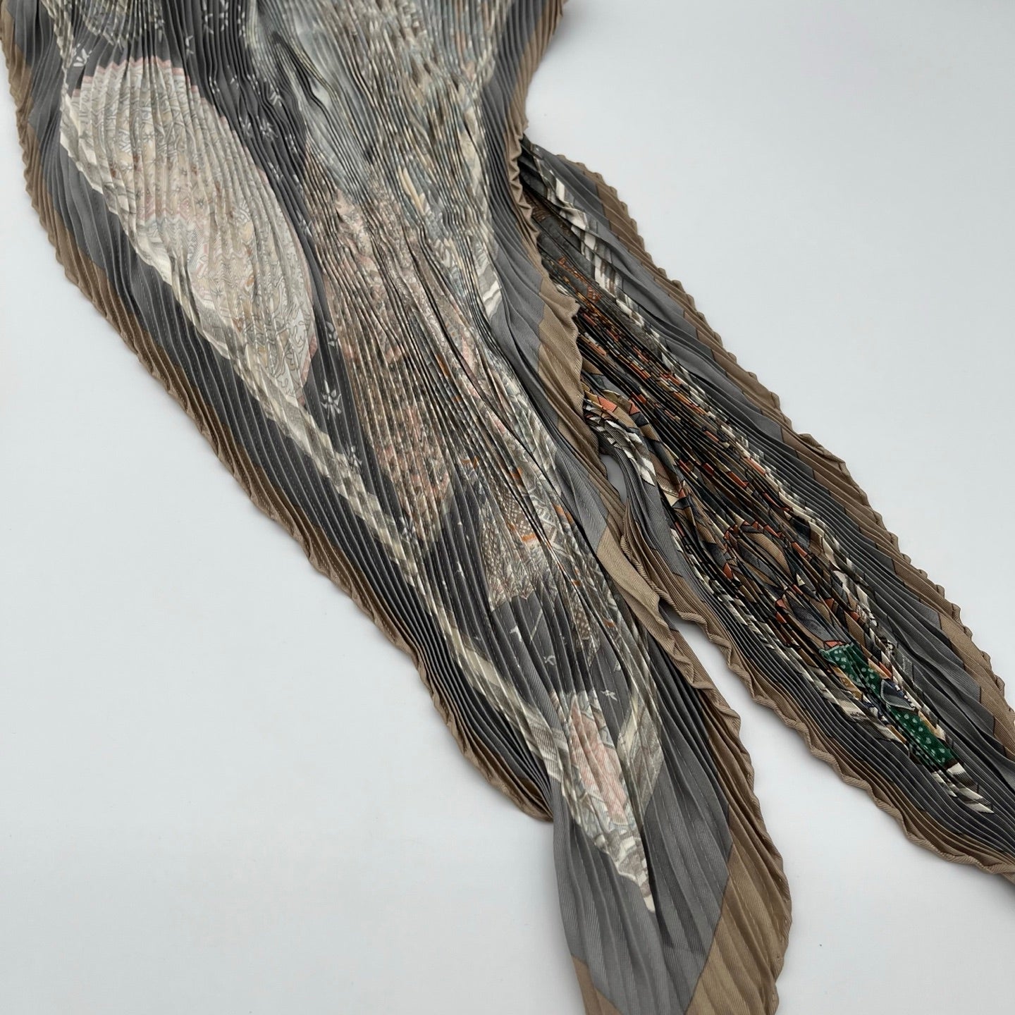 Hermès Les Chevaux des Moghôls Pleated Silk Scarf Approx [Used]