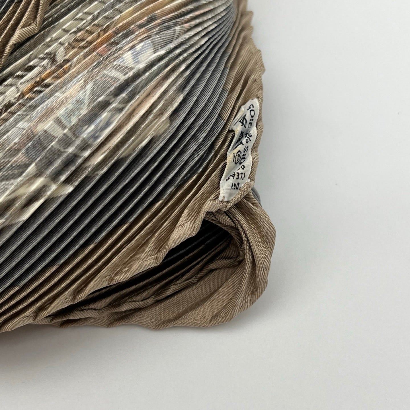 Hermès Les Chevaux des Moghôls Pleated Silk Scarf Approx [Used]