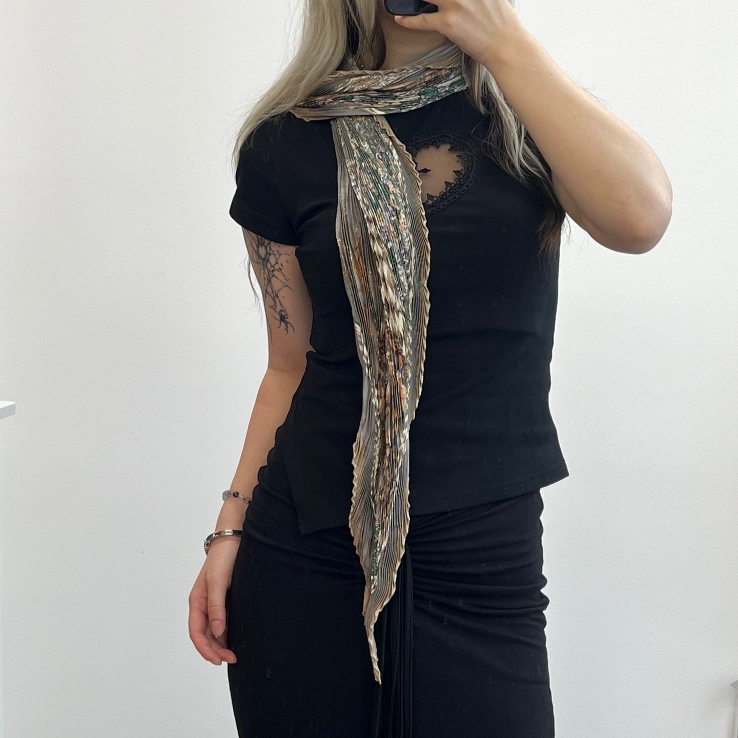 Hermès Les Chevaux des Moghôls Pleated Silk Scarf Approx [Used]