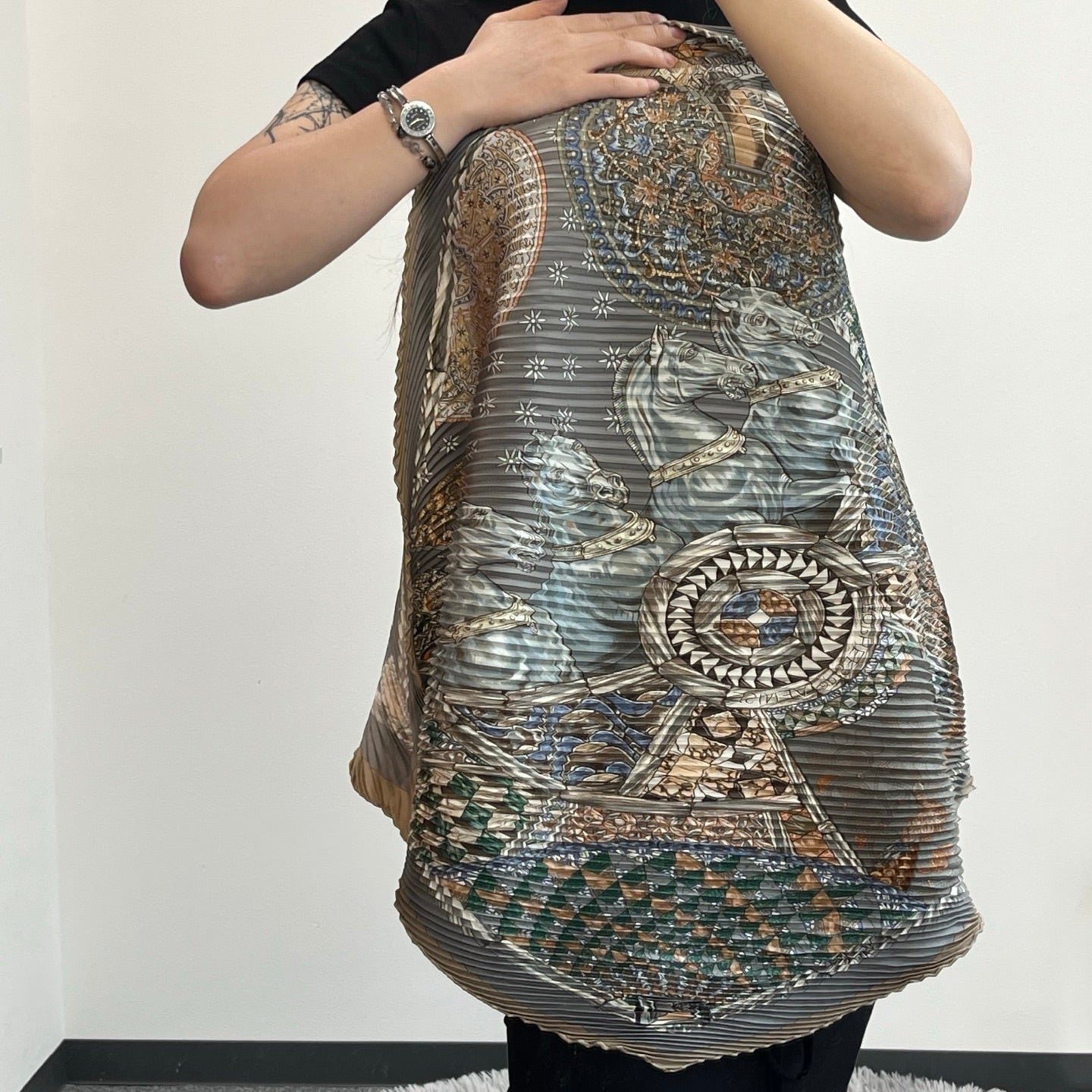 Hermès Les Chevaux des Moghôls Pleated Silk Scarf Approx [Used]