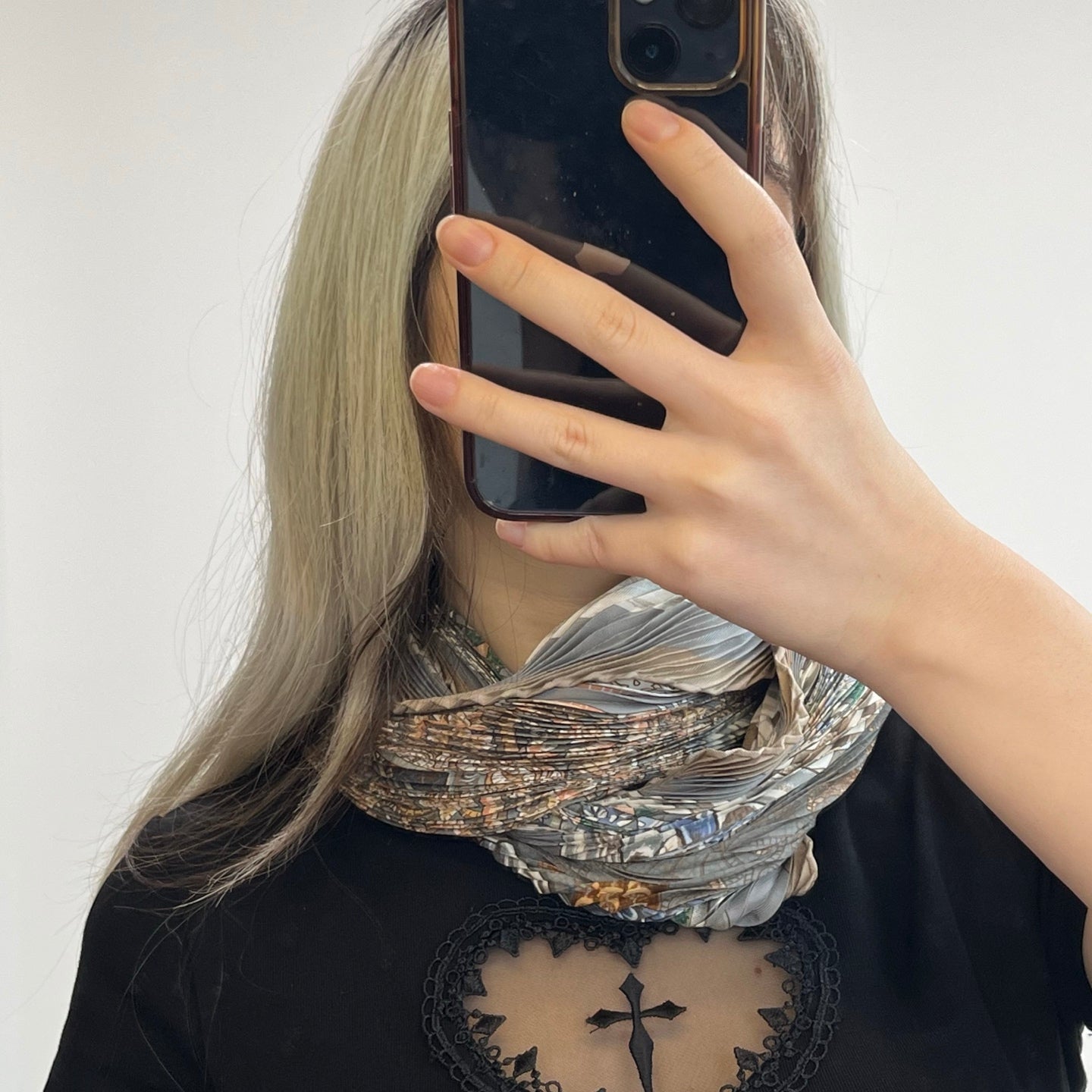 Hermès Les Chevaux des Moghôls Pleated Silk Scarf Approx [Used]