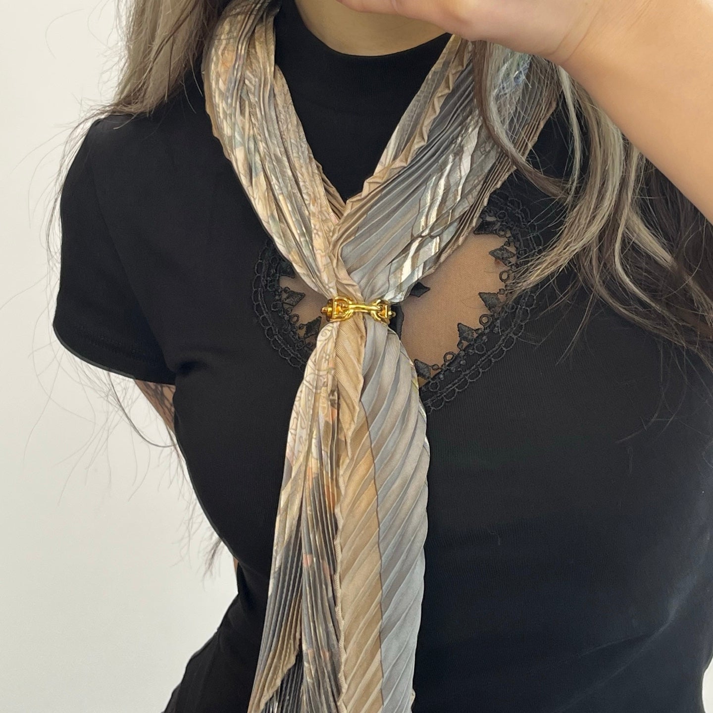 Hermès Les Chevaux des Moghôls Pleated Silk Scarf Approx [Used]