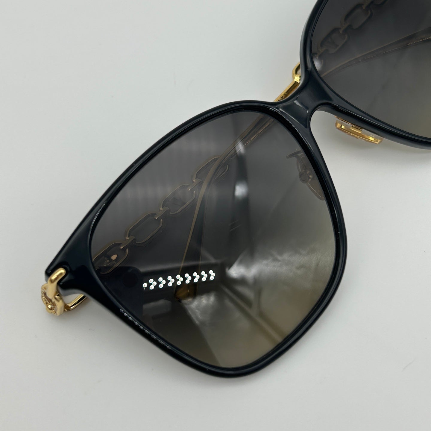 Louis Vuitton Z1911U Black & Gold Oversized Sunglasses [Used]
