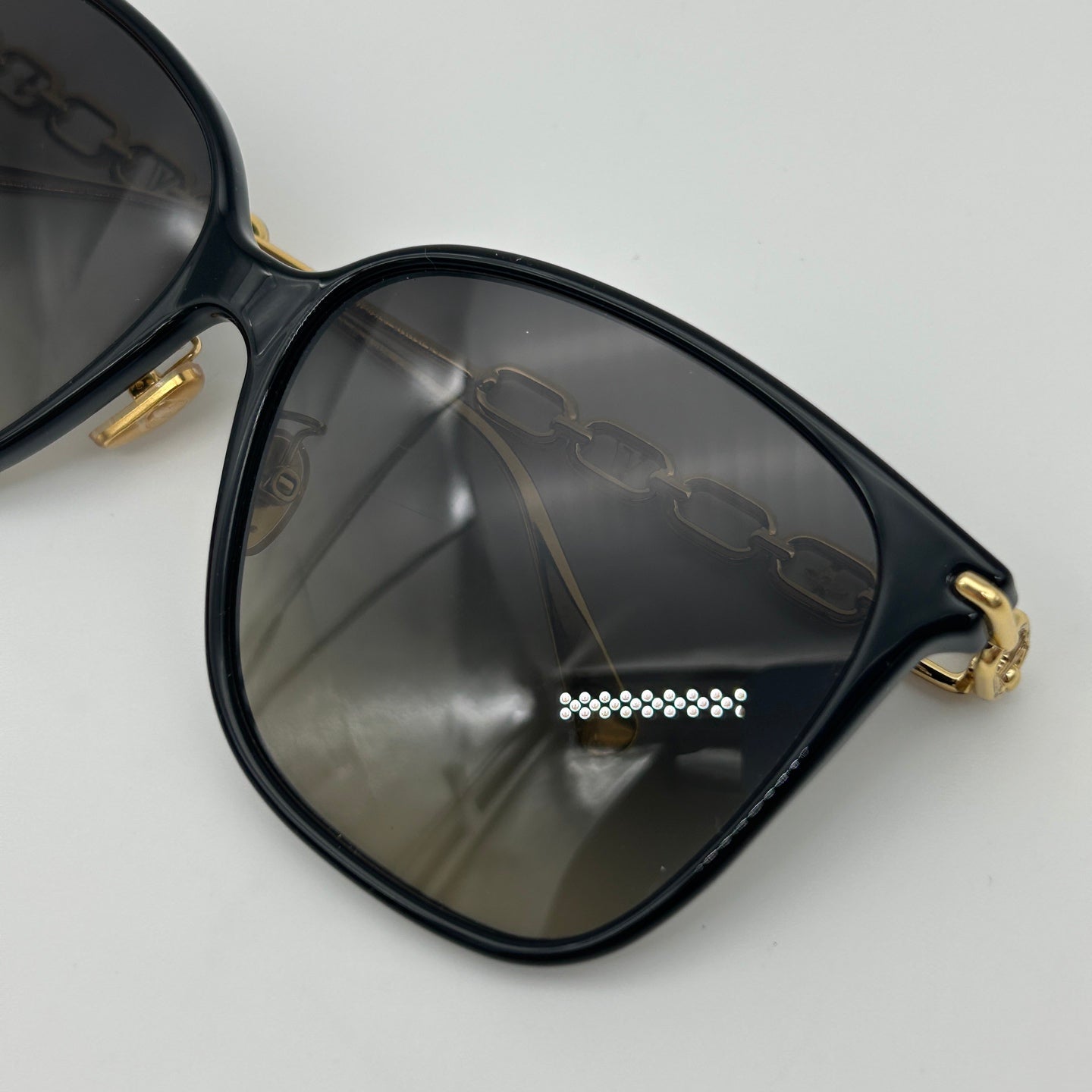 Louis Vuitton Z1911U Black & Gold Oversized Sunglasses [Used]