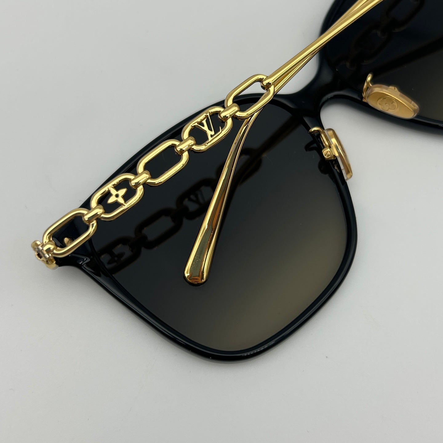 Louis Vuitton Z1911U Black & Gold Oversized Sunglasses [Used]