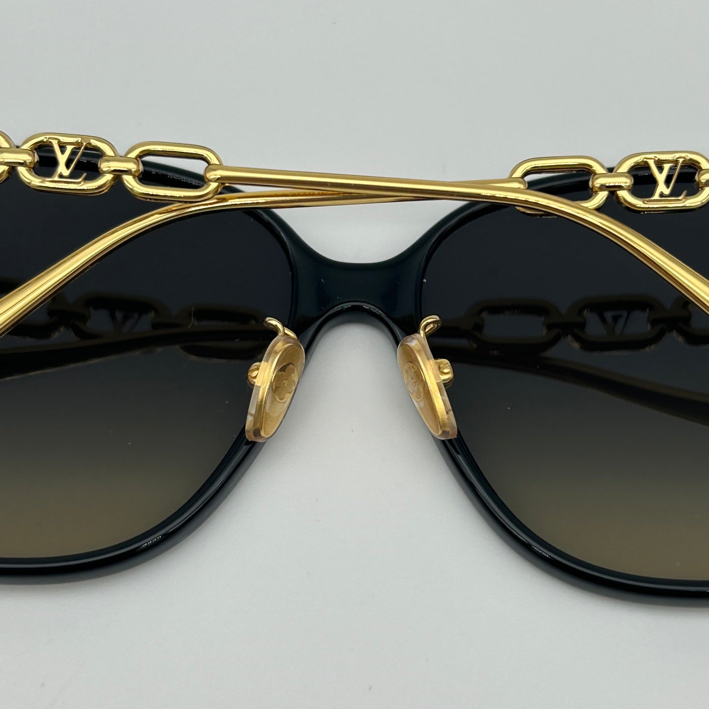 Louis Vuitton Z1911U Black & Gold Oversized Sunglasses [Used]