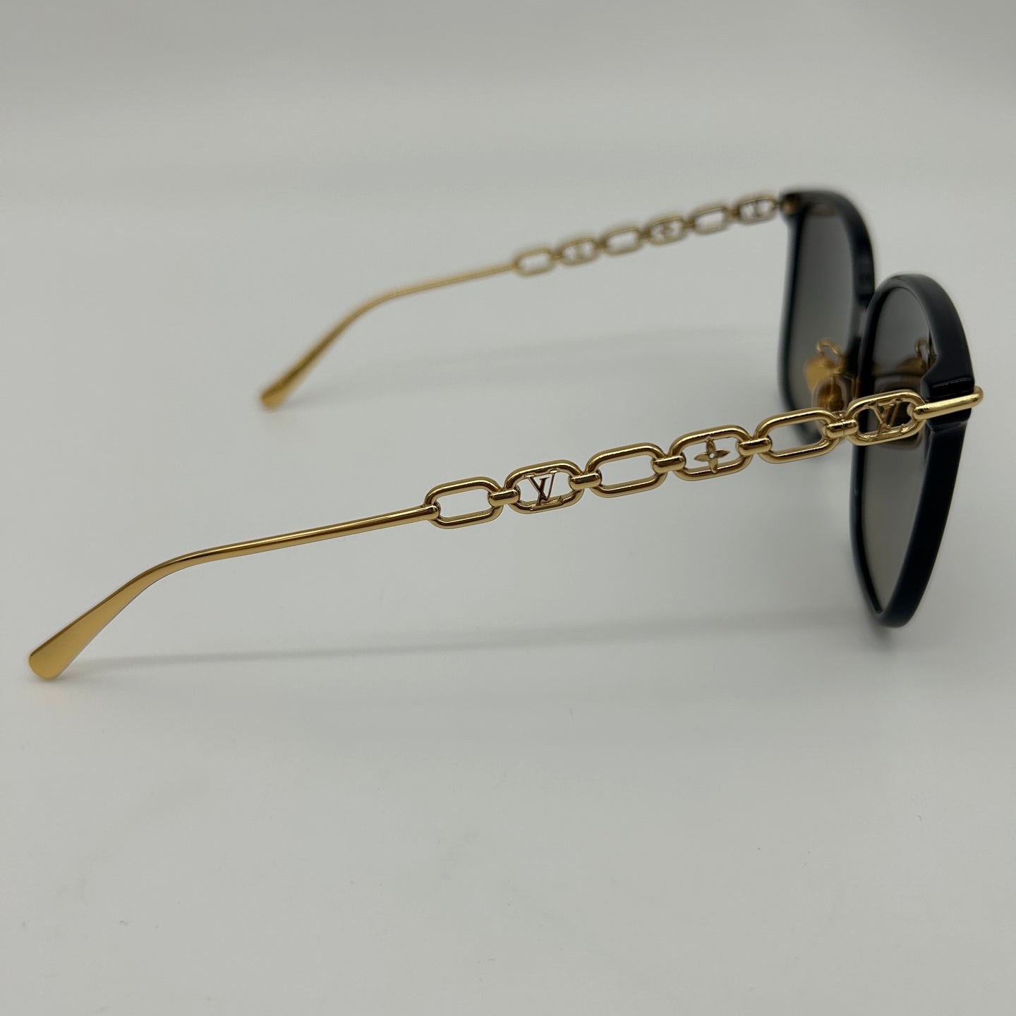 Louis Vuitton Z1911U Black & Gold Oversized Sunglasses [Used]
