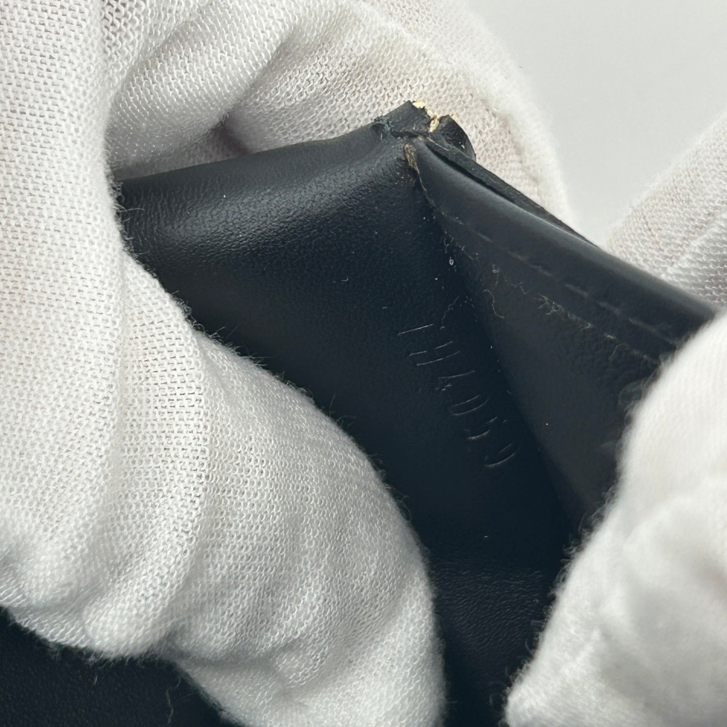 Louis Vuitton Black & Gold Le Favori Suhali Leather Wallet [Used]