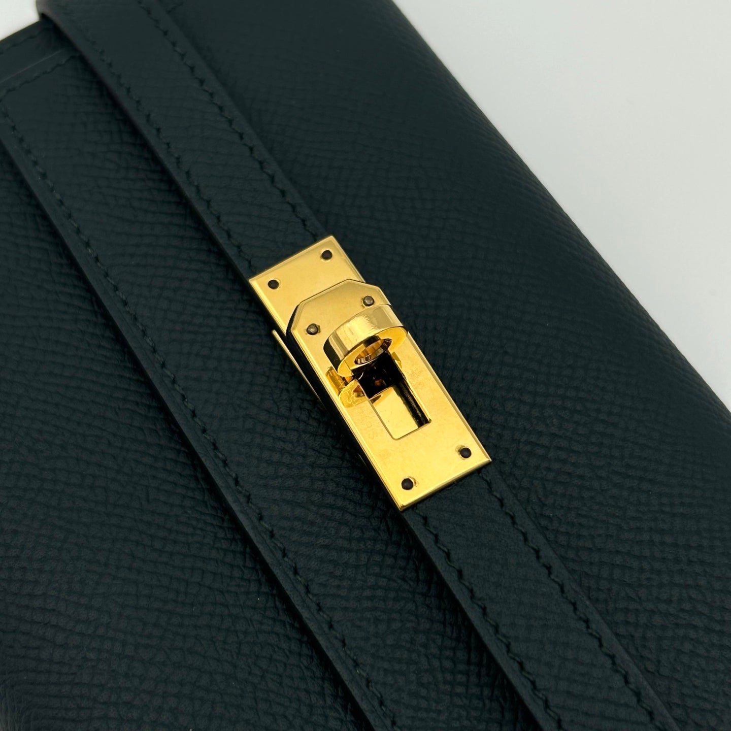 Hermès Dark Green Béarn Short Wallet with Gold Hardware [Used]