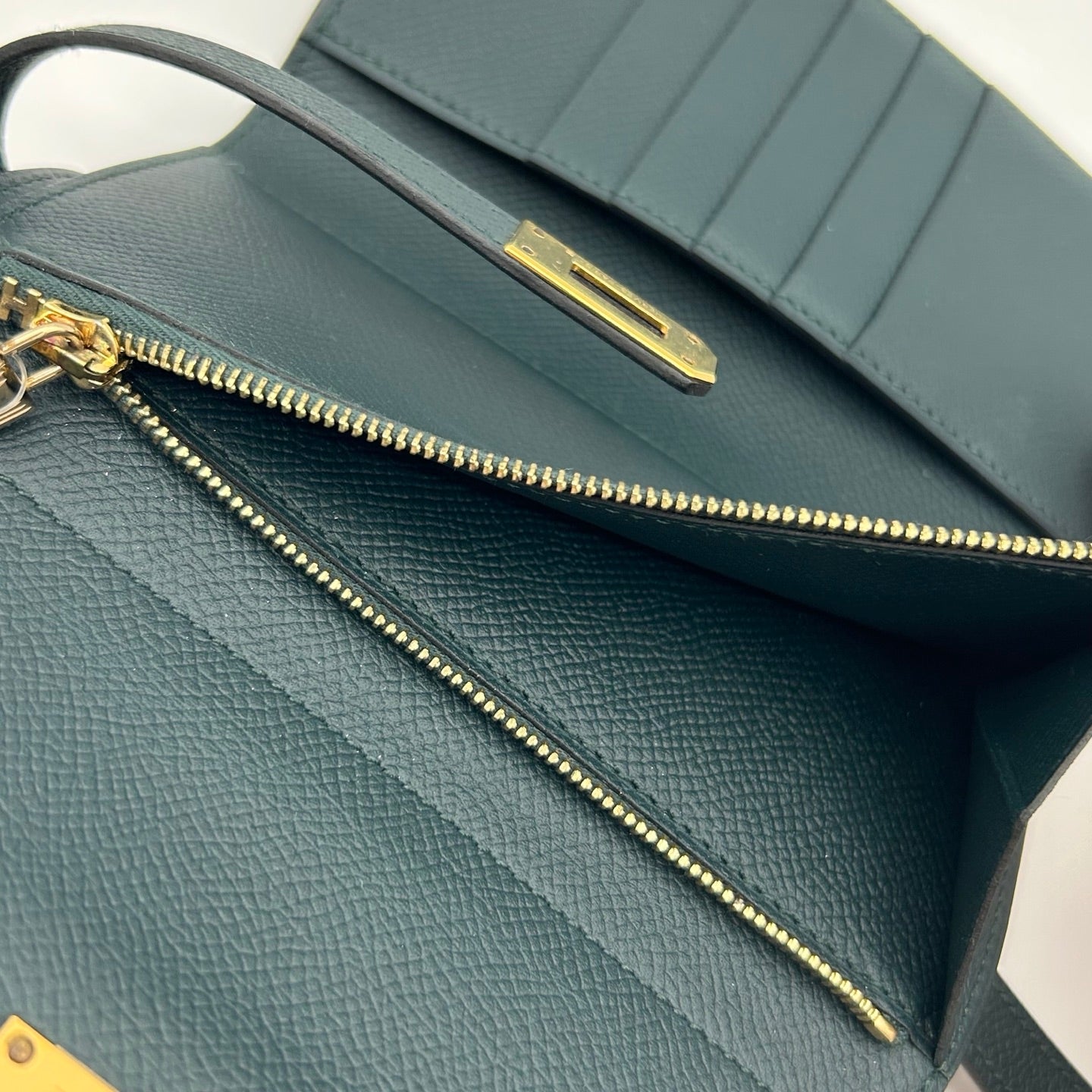 Hermès Dark Green Béarn Short Wallet with Gold Hardware [Used]