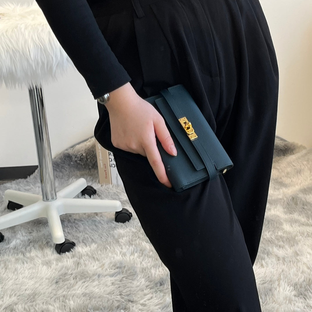 Hermès Dark Green Béarn Short Wallet with Gold Hardware [Used]