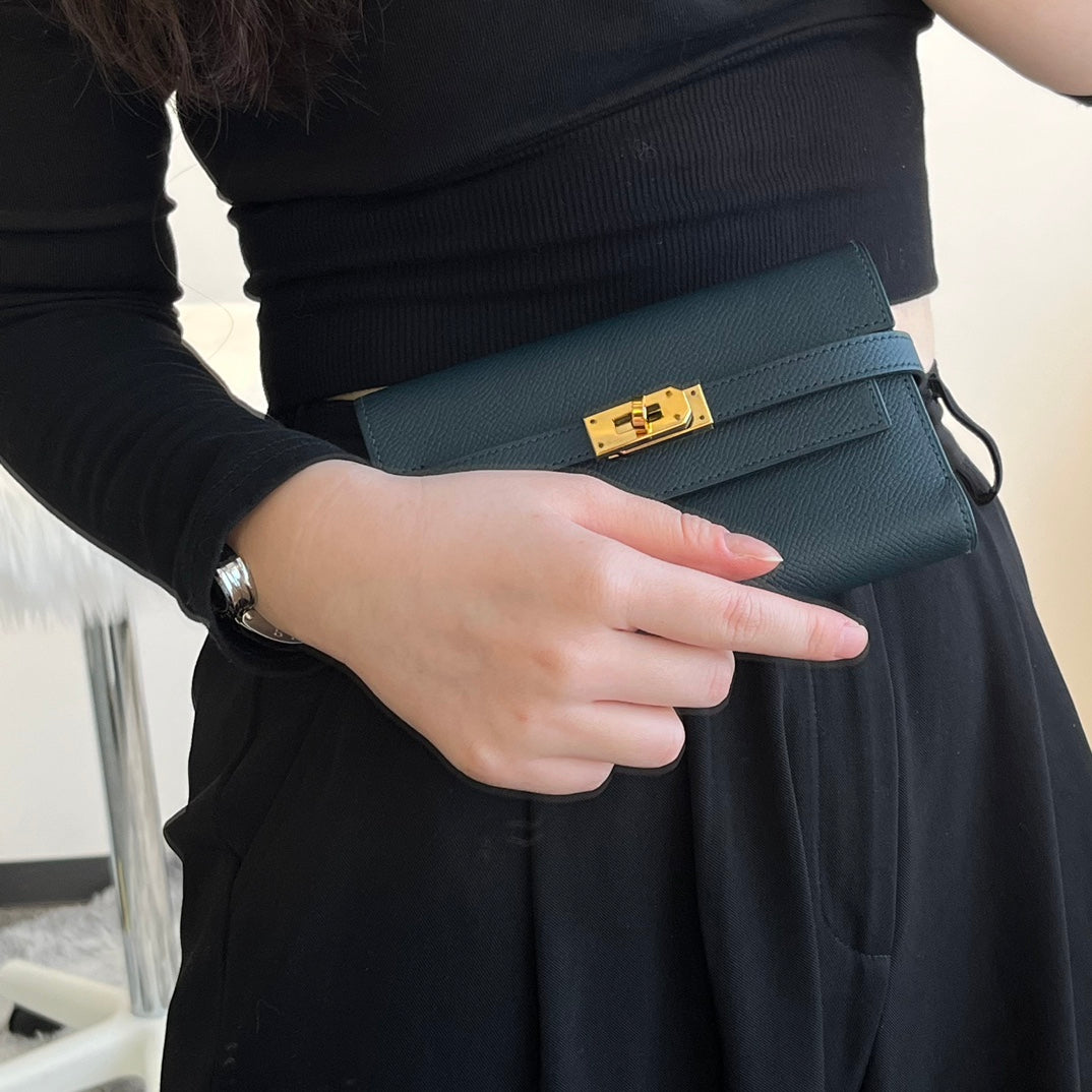 Hermès Dark Green Béarn Short Wallet with Gold Hardware [Used]