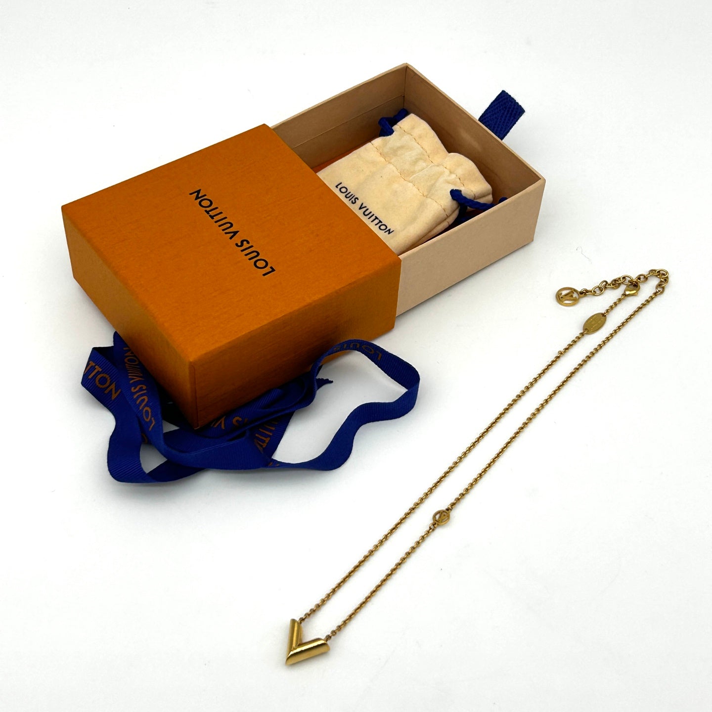 Louis Vuitton Essential V Gold Necklace [Used]
