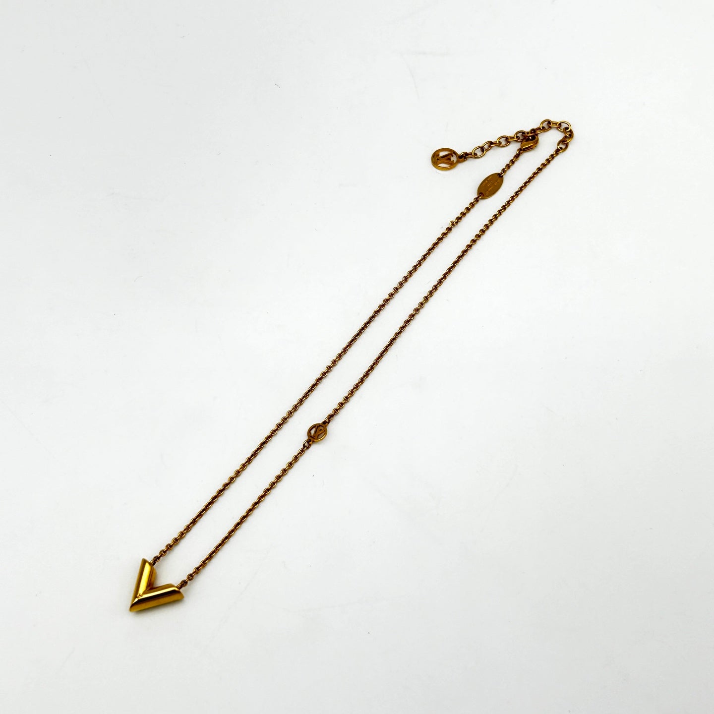Louis Vuitton Essential V Gold Necklace [Used]