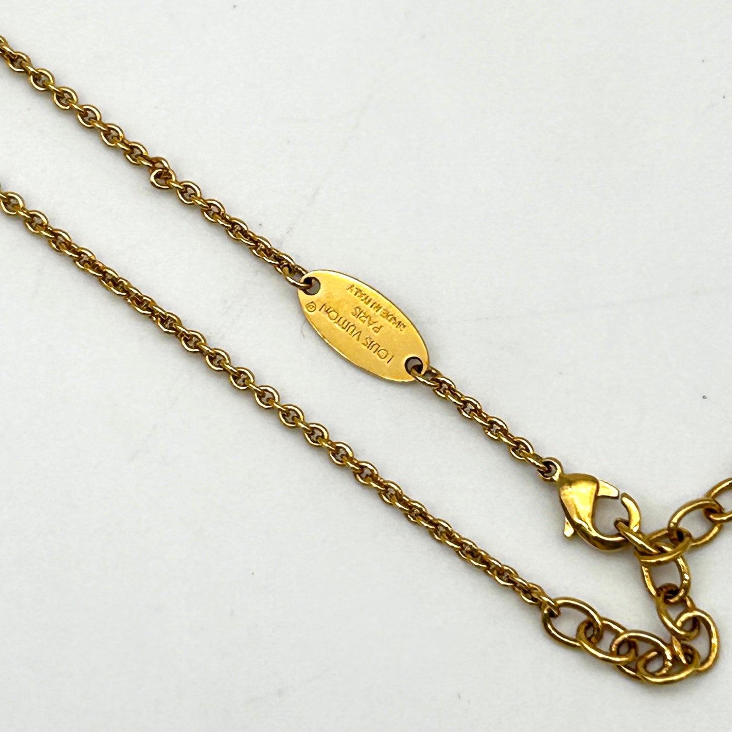 Louis Vuitton Essential V Gold Necklace [Used]