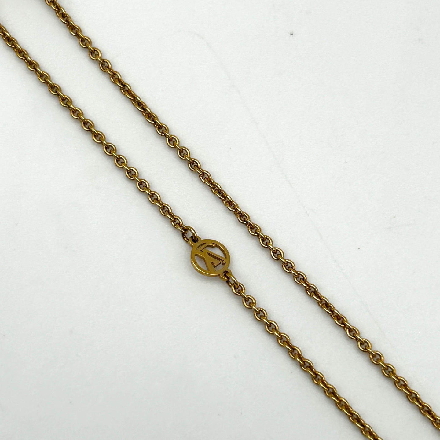 Louis Vuitton Essential V Gold Necklace [Used]