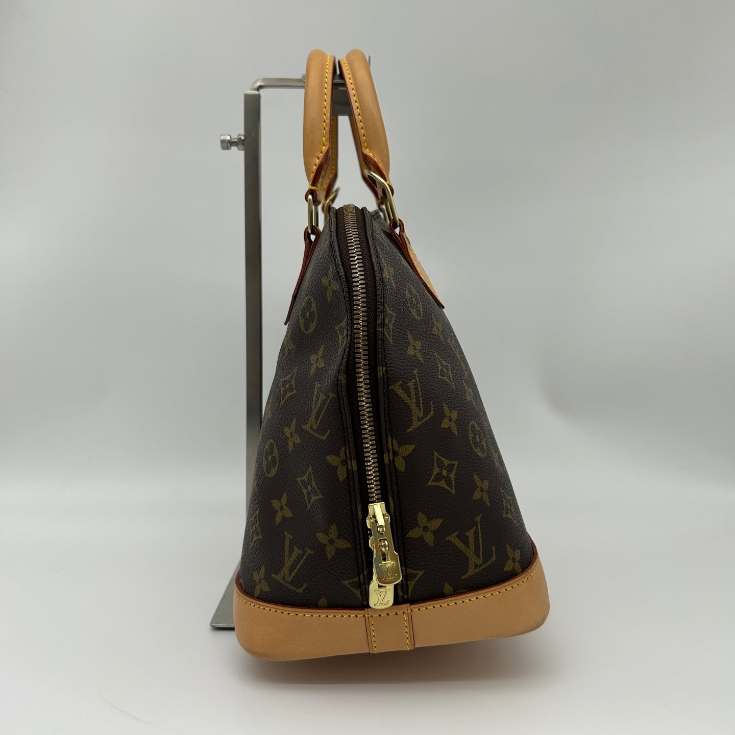 Louis Vuitton Monogram Alma PM Handbag [Used]