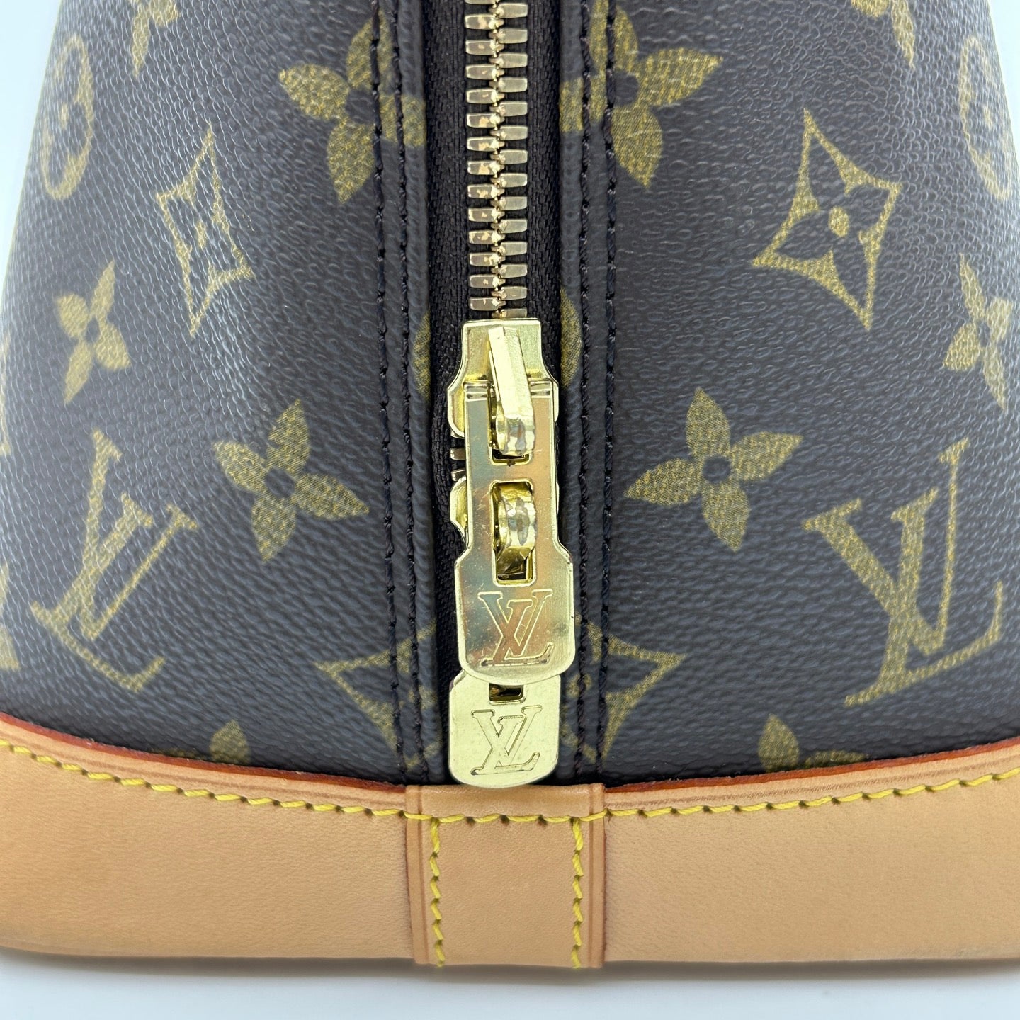 Louis Vuitton Monogram Alma PM Handbag [Used]