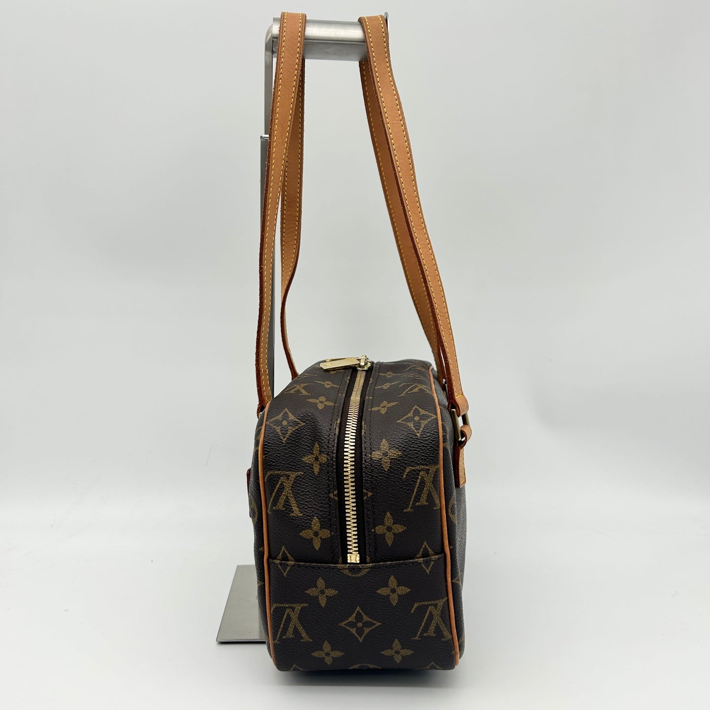 Louis Vuitton Cite MM Monogram Shoulder Bag[Used]