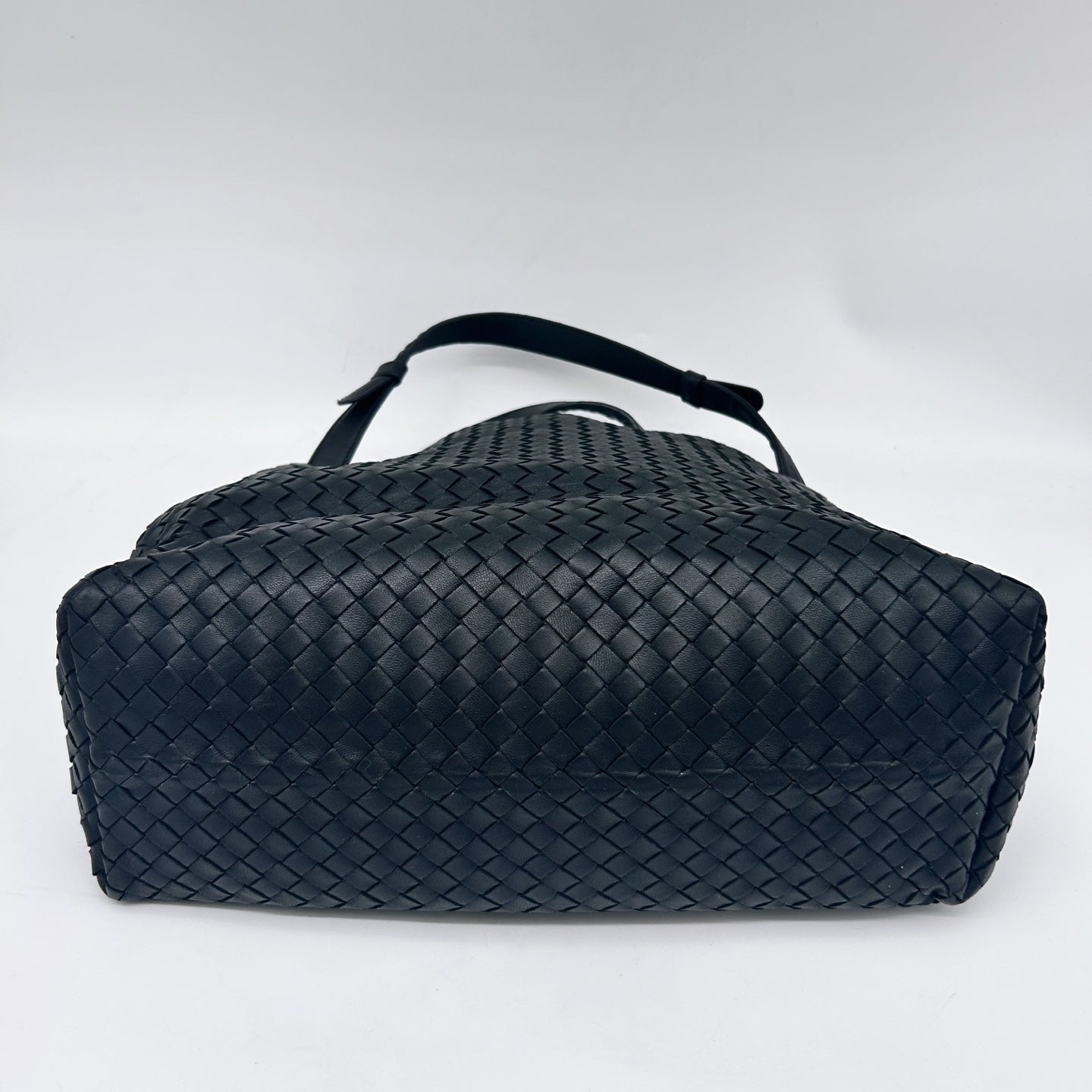 Bottega Veneta Black Intrecciato Leather Shoulder Bag [Used]