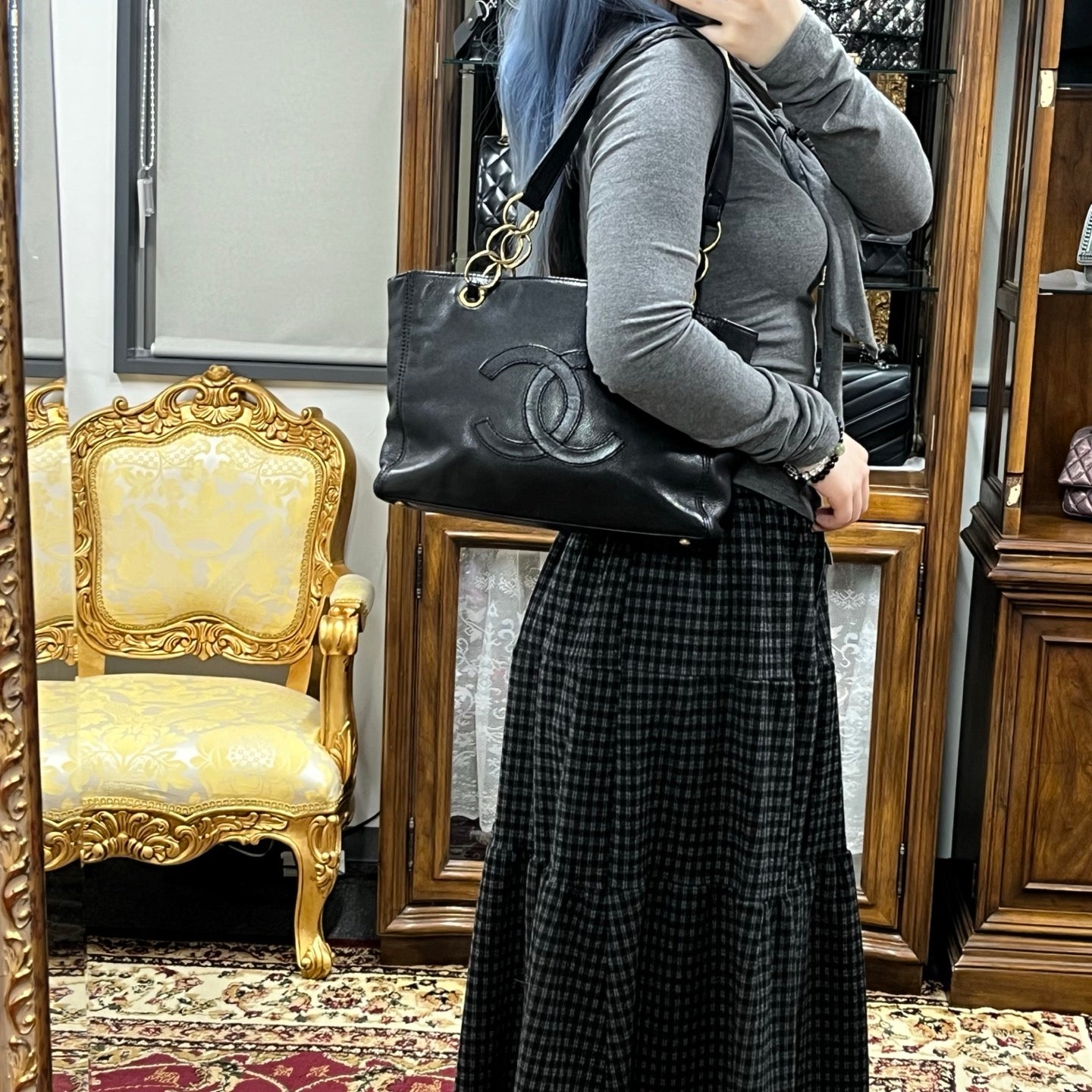 Chanel CC Logo Black Leather Chain Tote Bag Gold Hardware [Used]