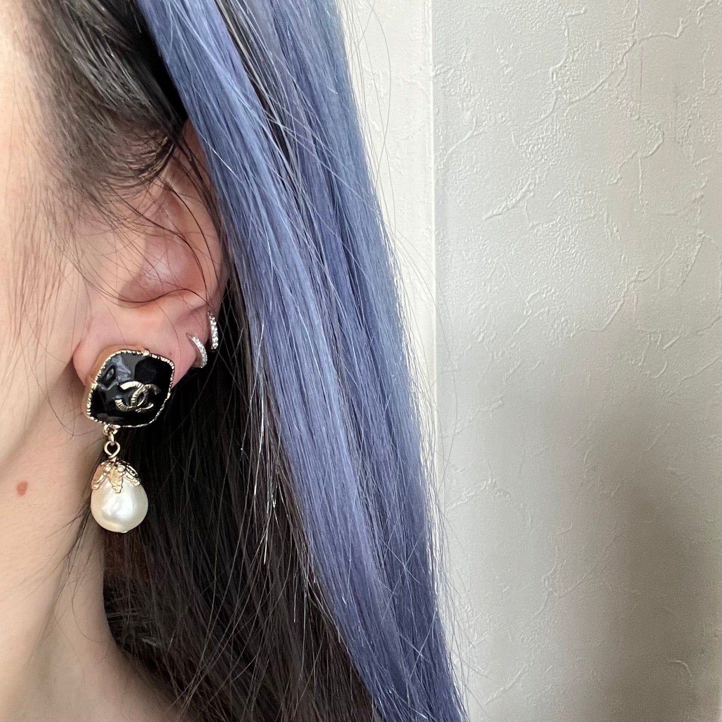 Chanel CC Black Enamel Pearl Drop Clip-On Earrings Gold-Tone [Used]