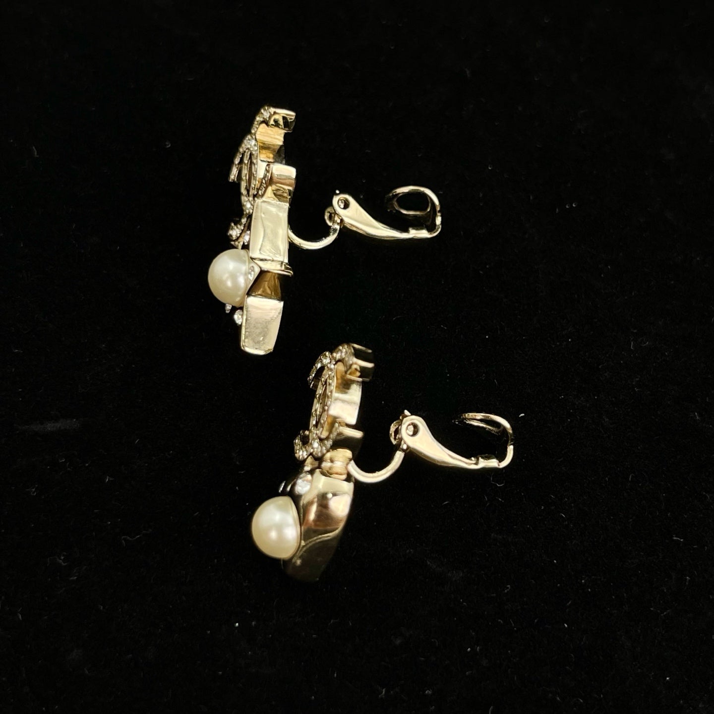Chanel CC Gold Heart Star Pearl Crystal Clip-On Earrings B19B [Used]