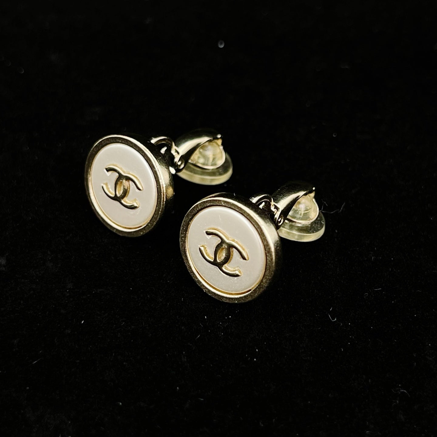 Chanel CC Button Clip-On Earrings White / Gold A18K [Used]