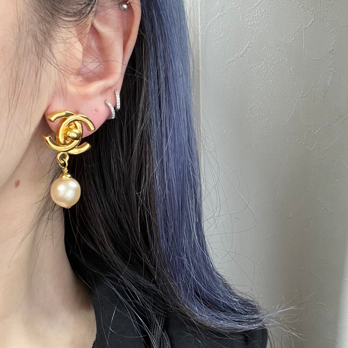 Chanel CC Turnlock Pearl Drop Clip-On Earrings Gold 96A [Used]
