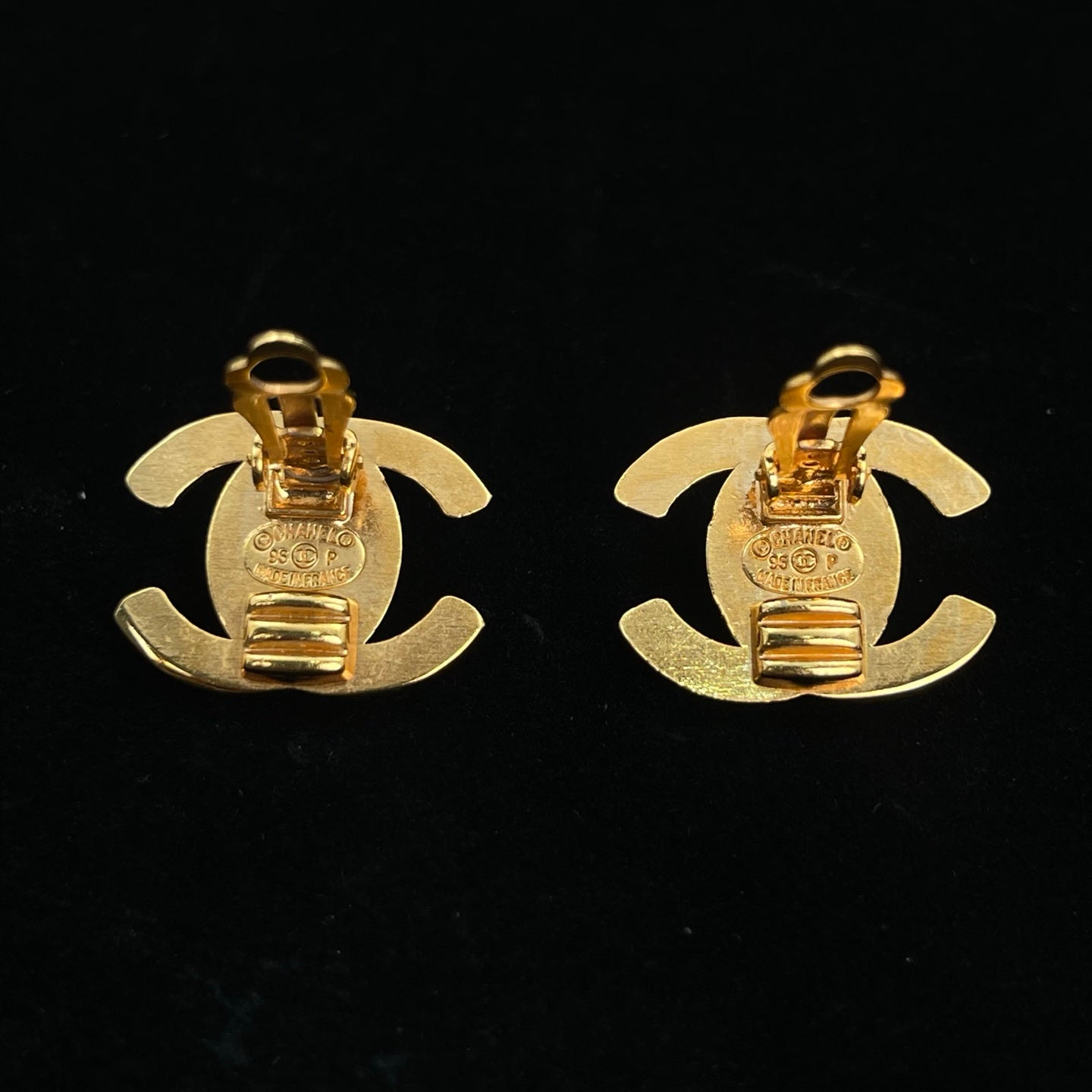 Chanel CC Turnlock Clip-On Earrings Gold 96P [Used]