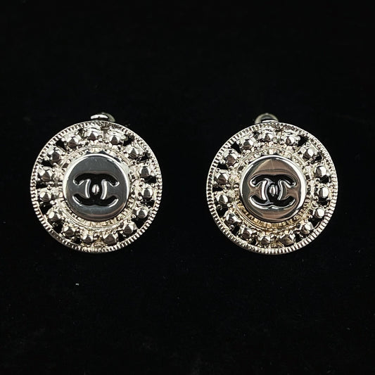 Chanel CC Round Button Clip-On Earrings Black Silver 07P [Used]