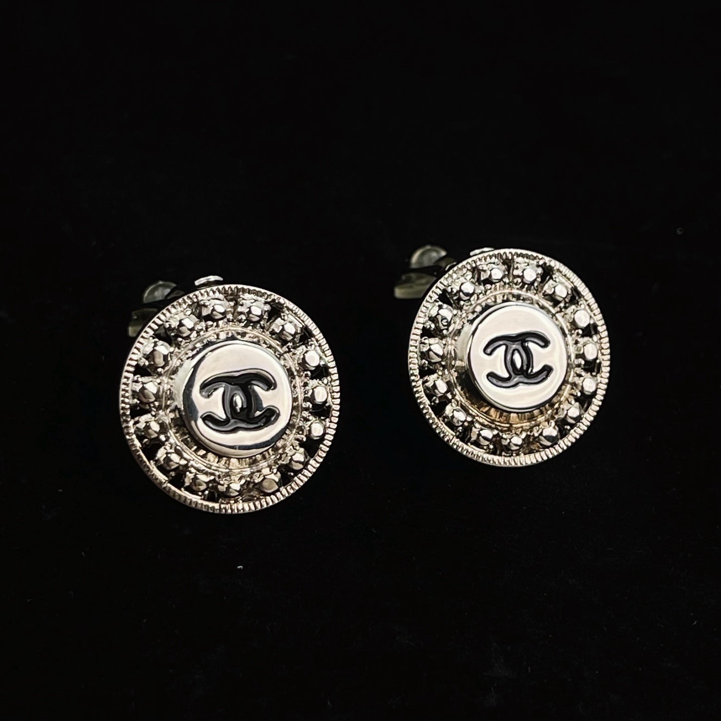 Chanel CC Round Button Clip-On Earrings Black Silver 07P [Used]