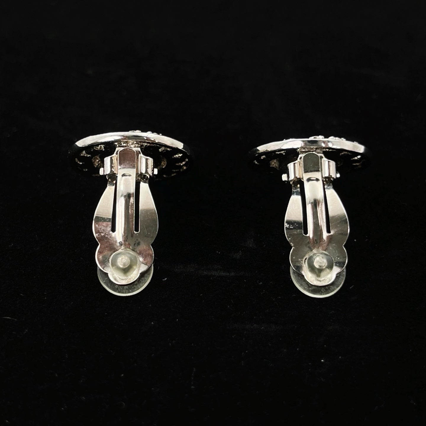 Chanel CC Round Button Clip-On Earrings Black Silver 07P [Used]