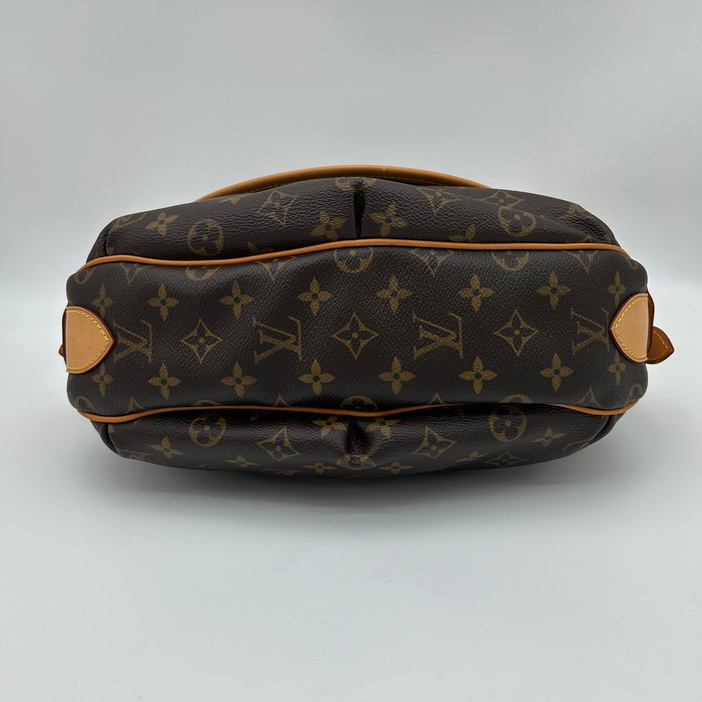 Louis Vuitton Saumur Monogram Crossbody Bag [Used]