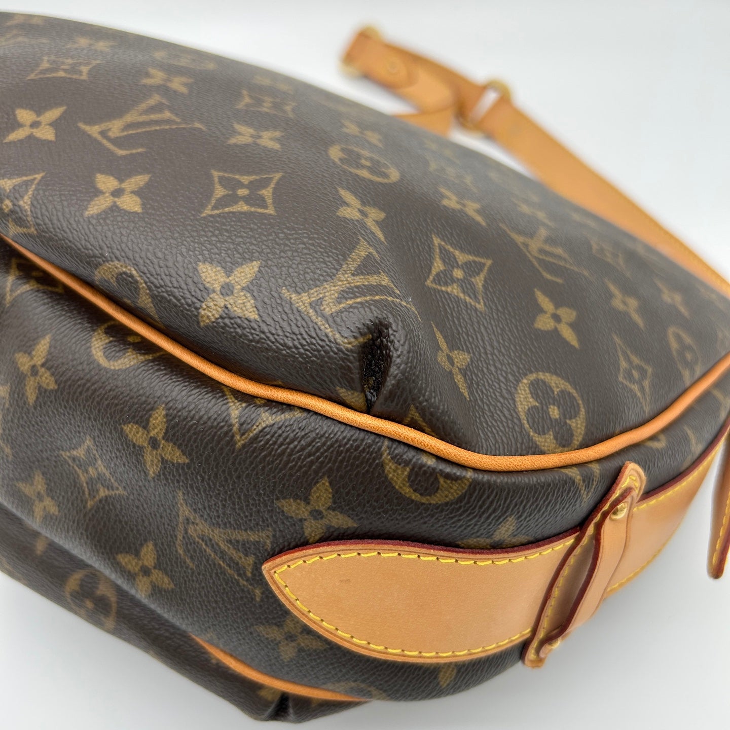 Louis Vuitton Saumur Monogram Crossbody Bag [Used]