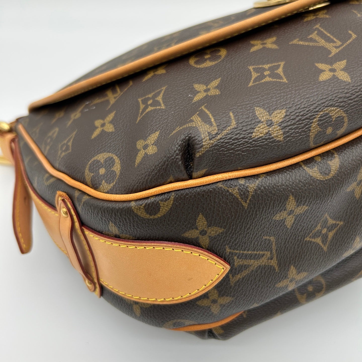 Louis Vuitton Saumur Monogram Crossbody Bag [Used]