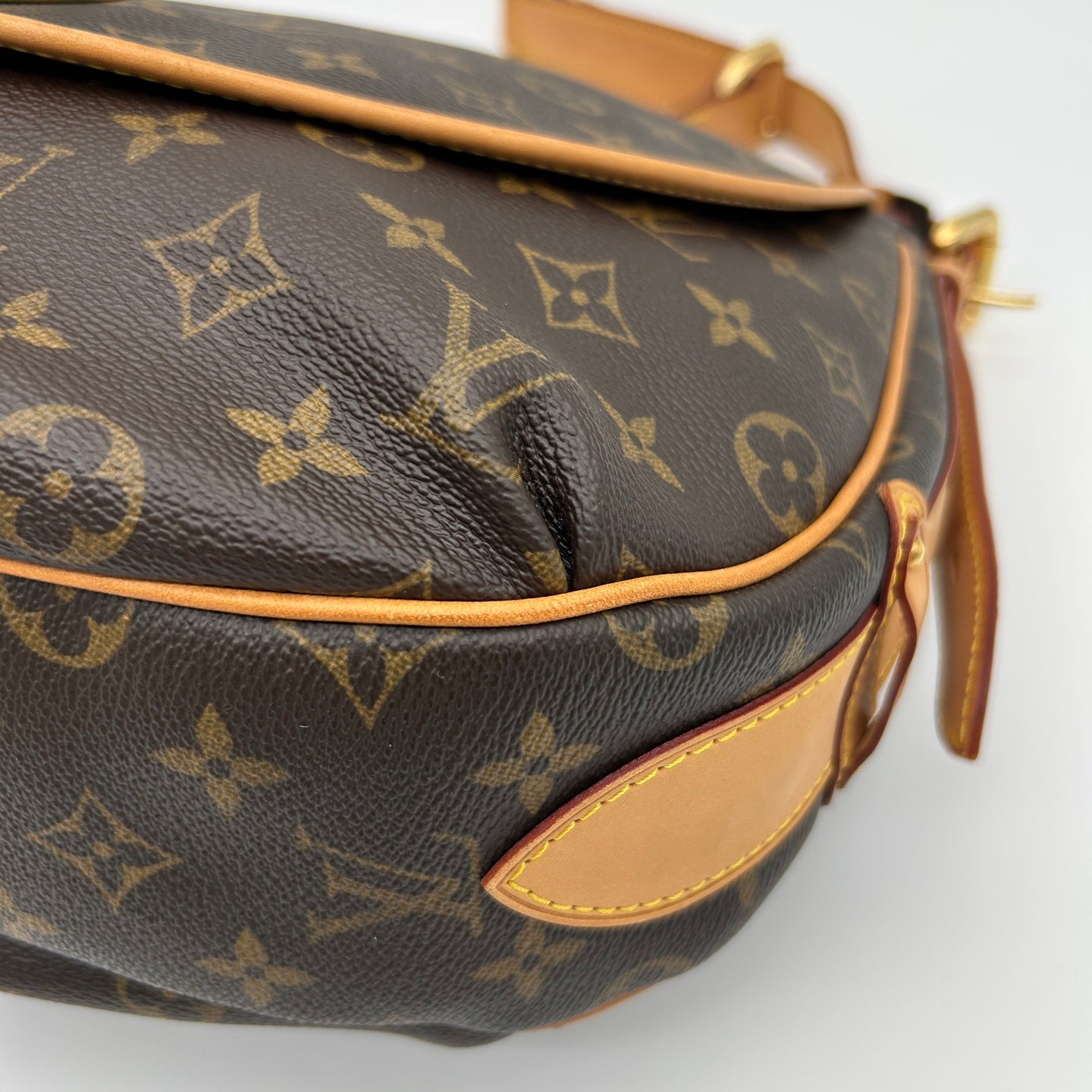 Louis Vuitton Saumur Monogram Crossbody Bag [Used]