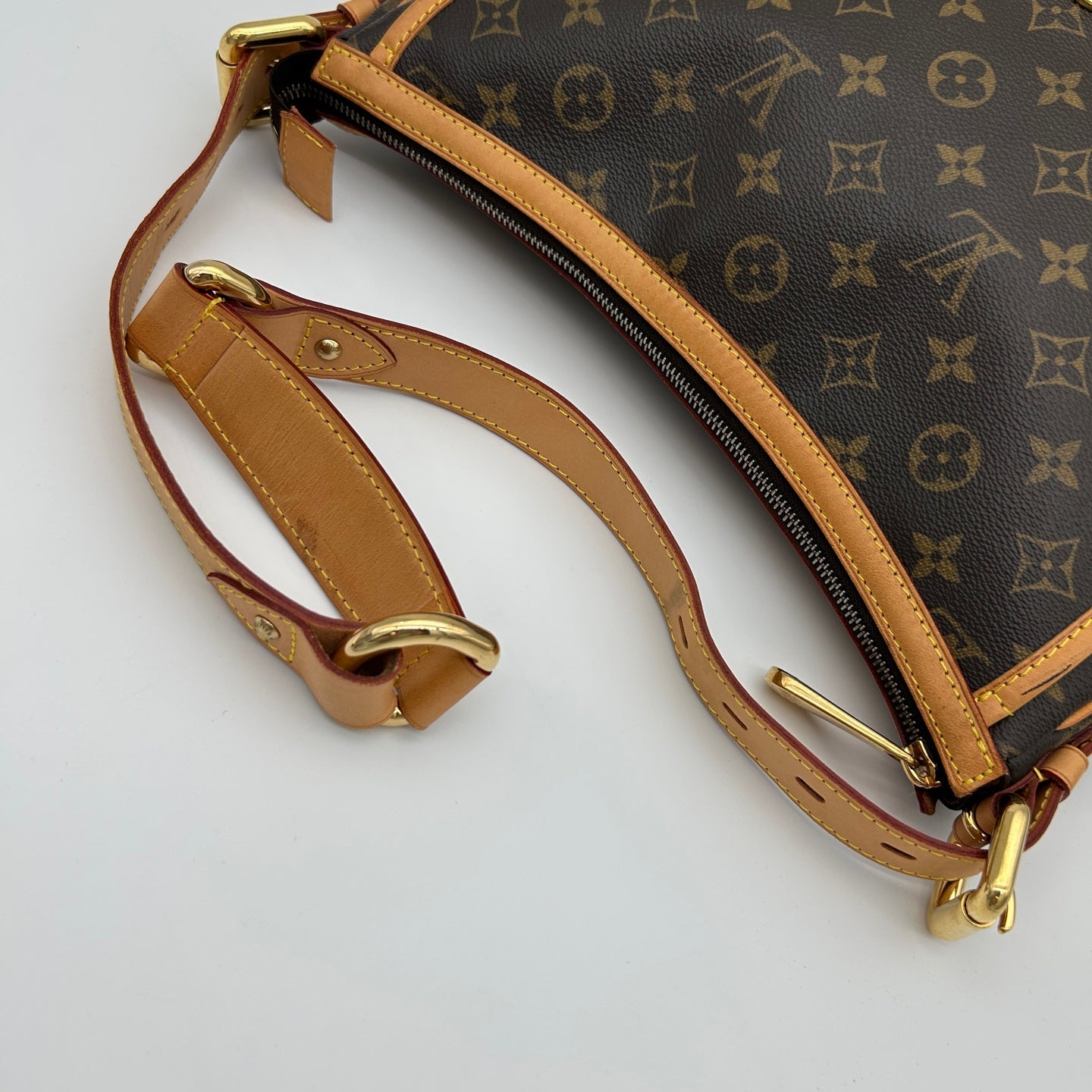 Louis Vuitton Saumur Monogram Crossbody Bag [Used]