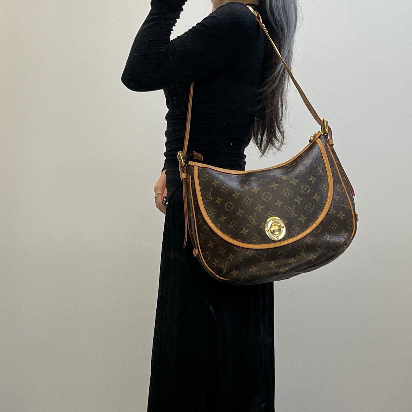 Louis Vuitton Saumur Monogram Crossbody Bag [Used]