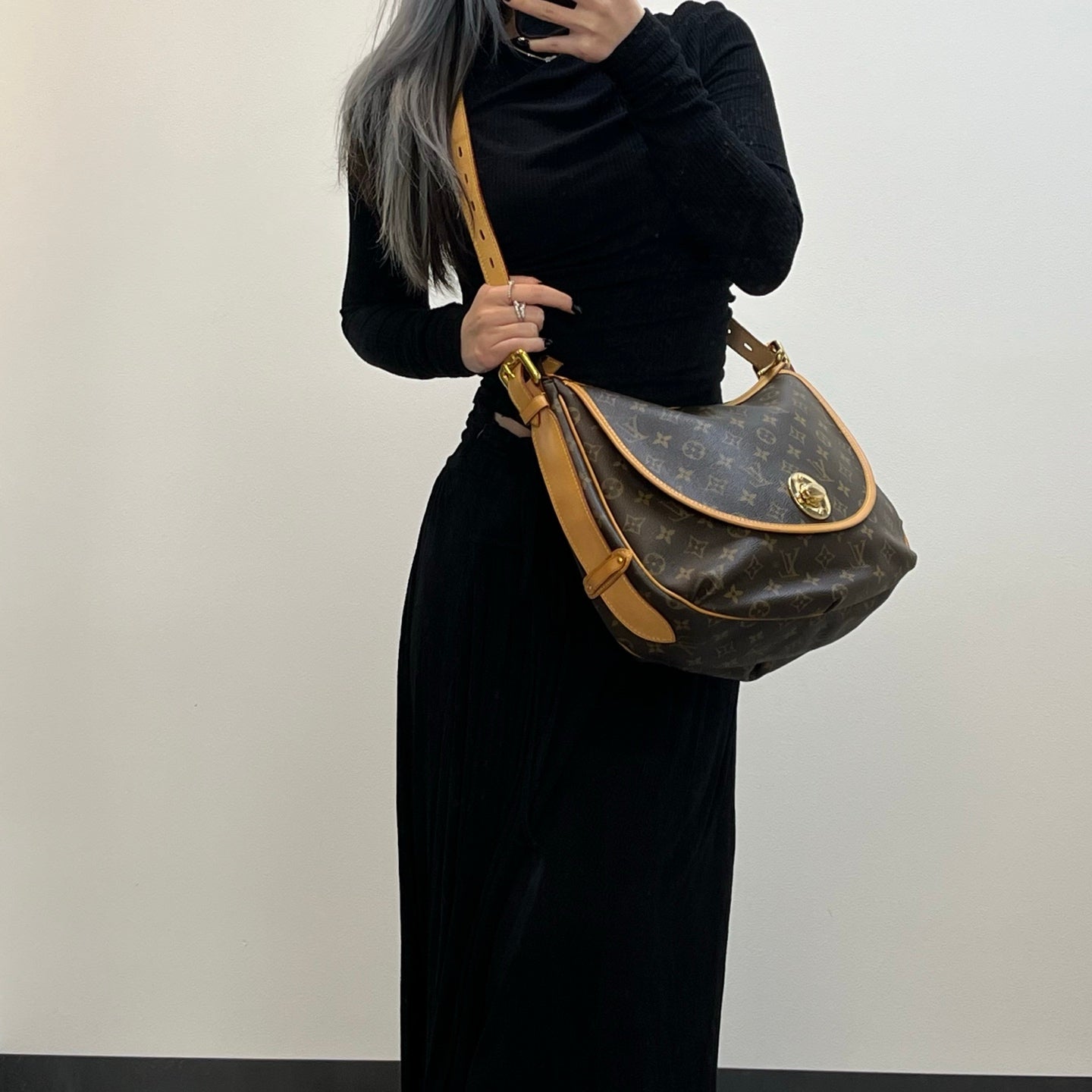 Louis Vuitton Saumur Monogram Crossbody Bag [Used]