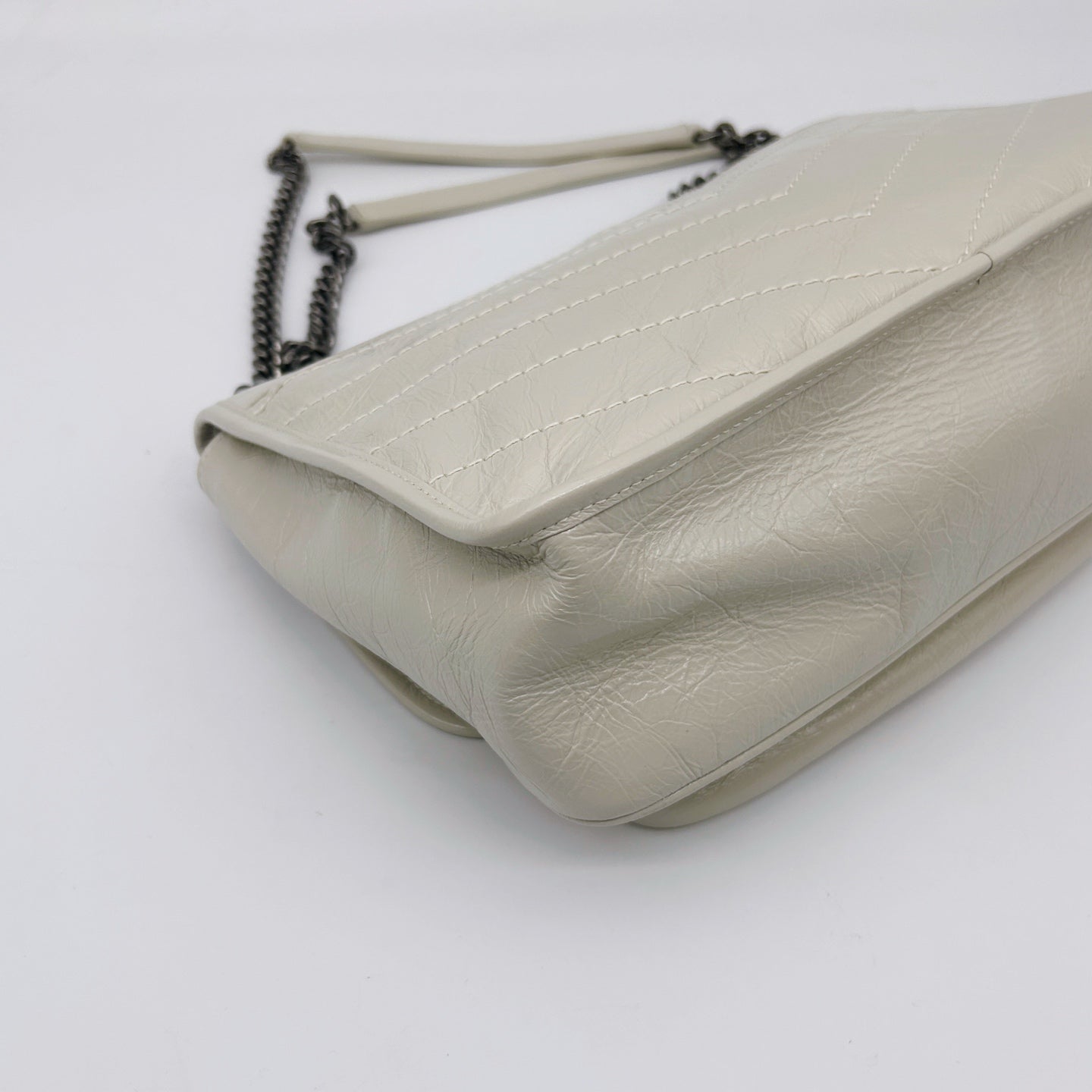 Saint Laurent Niki Medium Off White Leather Chain Shoulder Bag [Used]