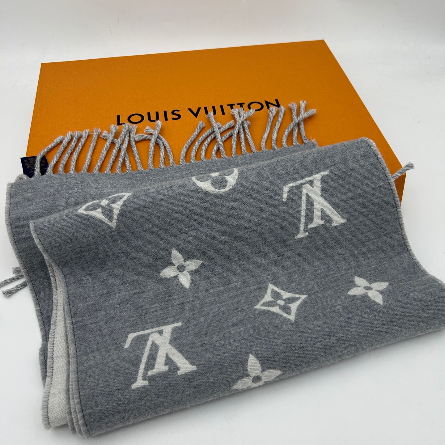 Louis Vuitton Monogram Reversible Scarf Grey [Used]