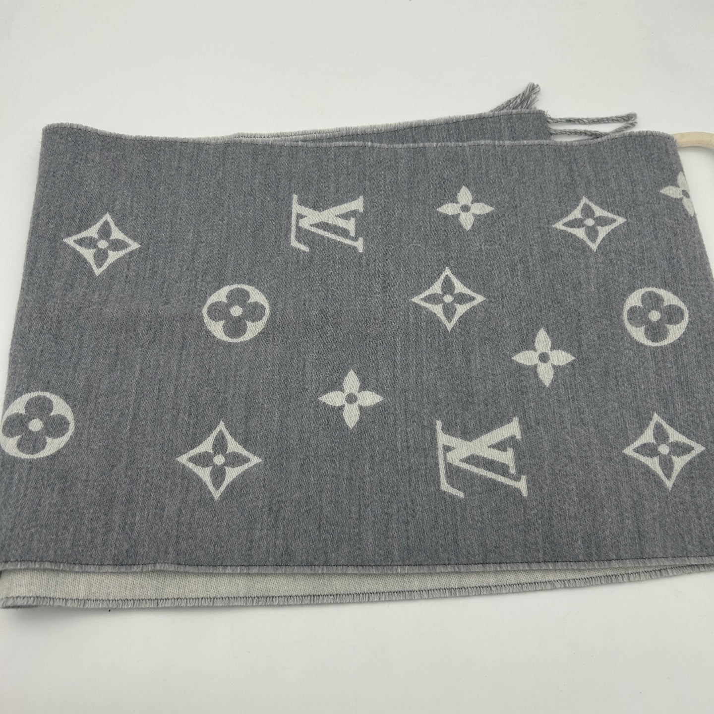 Louis Vuitton Monogram Reversible Scarf Grey [Used]