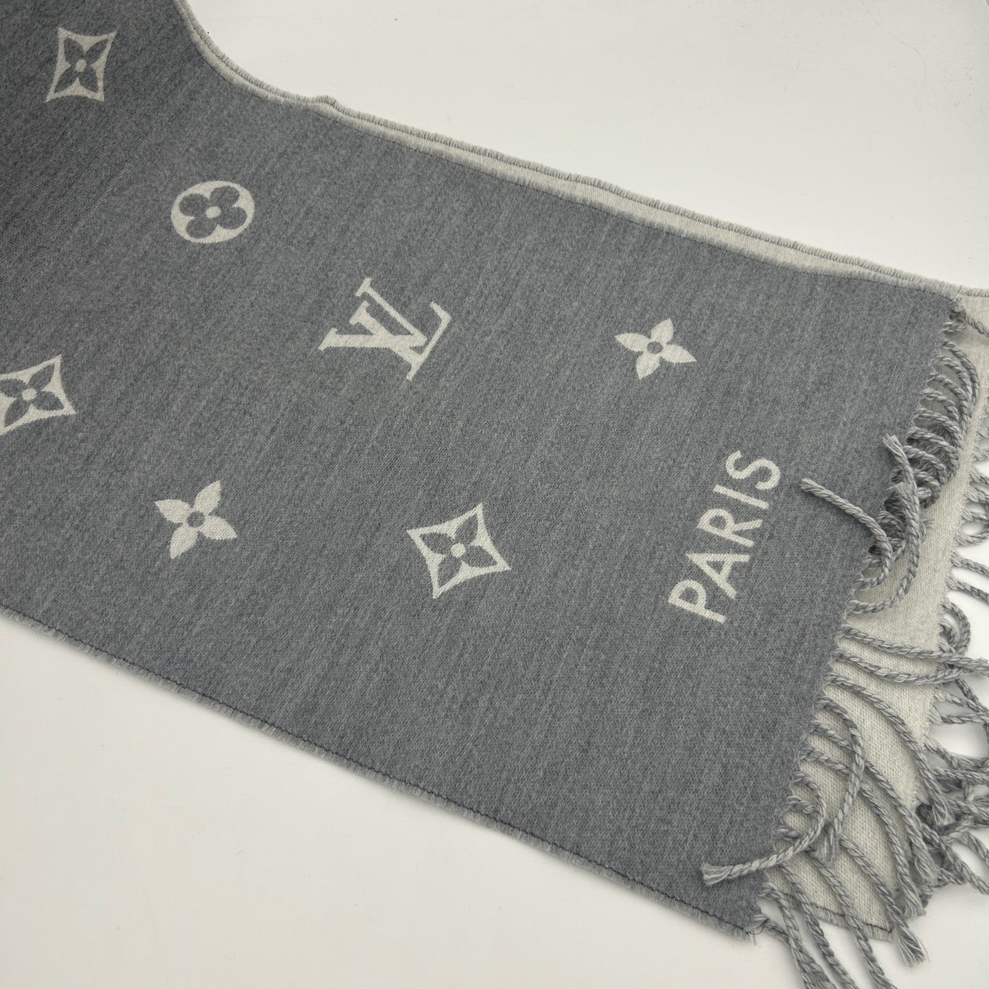 Louis Vuitton Monogram Reversible Scarf Grey [Used]