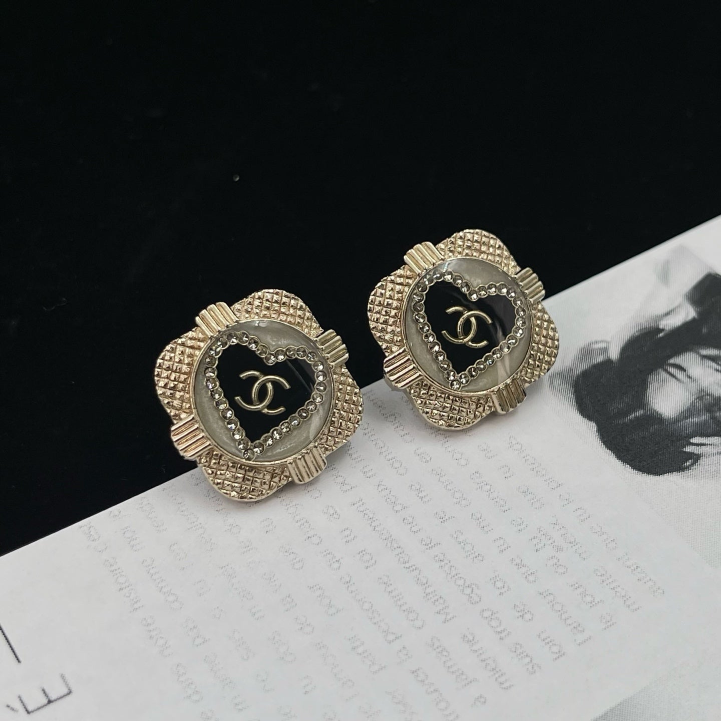 Chanel Métiers d’Art Black Gold Heart CC Earrings [Used]
