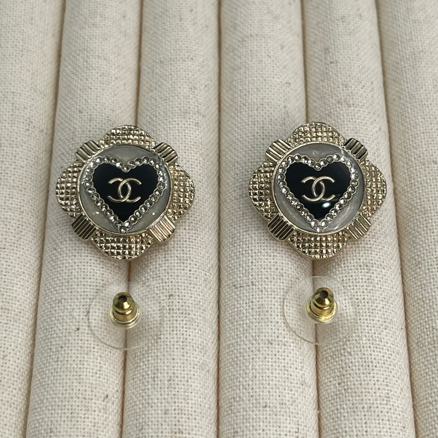Chanel Métiers d’Art Black Gold Heart CC Earrings [Used]